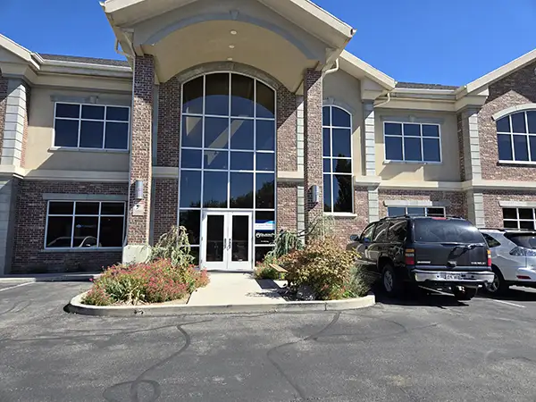 Modern office space with open layout and natural light.