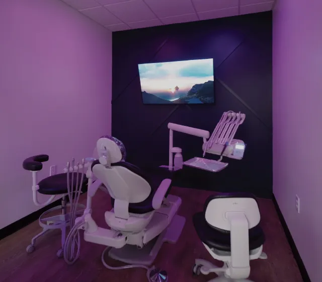 GLĀZ Dental Studio logo featuring modern design elements.