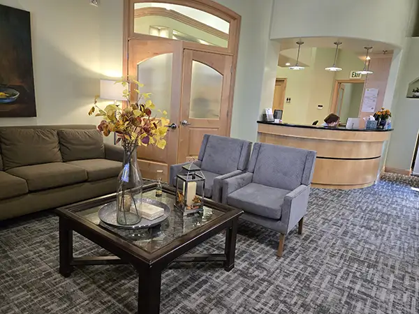 Modern office space with bright decor and collaborative areas.